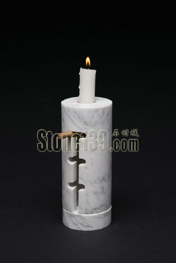 Odnosvechnik大理石燭臺(tái)1.jpg 設(shè)計(jì)師Yaroslav Misonzhnikov設(shè)計(jì)的大理石燭臺(tái)