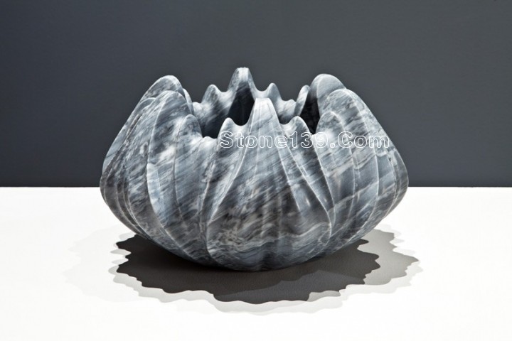 Zaha Hadid設(shè)計(jì)的創(chuàng)意大理石花瓶The Tau Vase