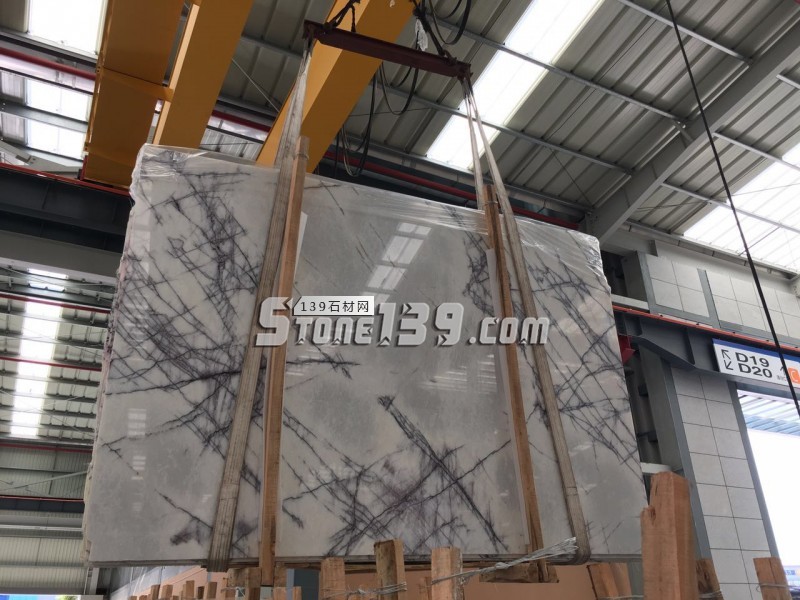 光宇石業(yè)主營(yíng)藍(lán)色妖姬（藍(lán)山灰）、蔚藍(lán)海岸（紫羅蘭）、阿曼玫瑰、意大利冰玉等大理石產(chǎn)品