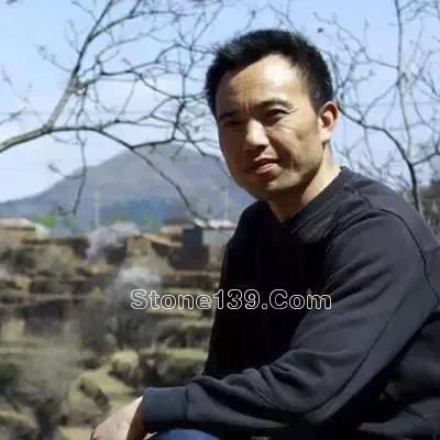 羅小平 1969年生于陜西渭南，中國書法家協(xié)會(huì)會(huì)員，畢業(yè)于西安美術(shù)學(xué)院