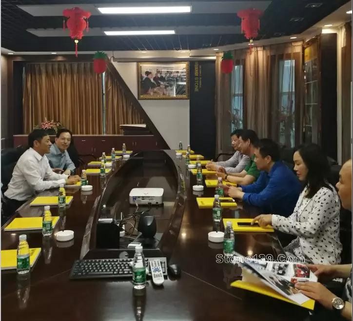 湖北團(tuán)風(fēng)縣委常委涂軍率隊(duì)考察調(diào)研水頭石材企業(yè) 湖北團(tuán)風(fēng)縣領(lǐng)導(dǎo)率隊(duì)考察調(diào)研福建水頭石材企業(yè)
