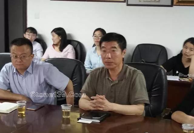 廈門市石材商會召開美國石英石臺面雙反案律師輔導(dǎo)專題會 廈門石材貿(mào)易人士開會應(yīng)對美國石英石臺面雙反調(diào)查