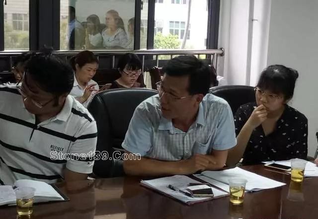 廈門市石材商會召開美國石英石臺面雙反案律師輔導(dǎo)專題會 廈門石材貿(mào)易人士開會應(yīng)對美國石英石臺面雙反調(diào)查