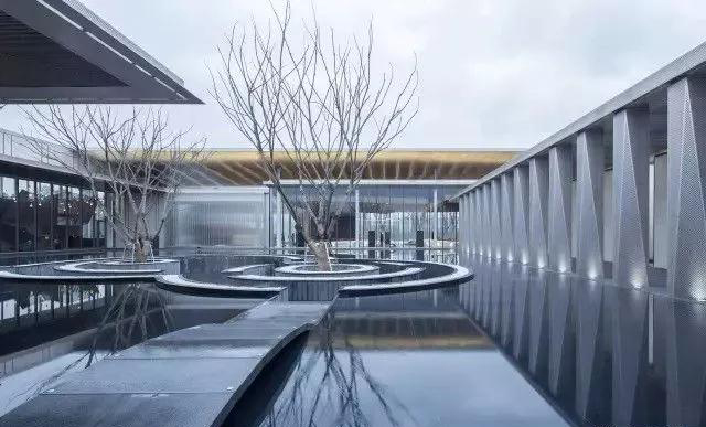 花崗巖石材工程鏡面水的做法 石材鏡面水的做法淺析(配圖)