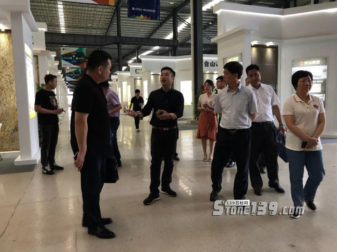 中國新興礦業(yè)考察團(tuán)到水頭考察石材產(chǎn)業(yè)情況，對(duì)接設(shè)立“石材產(chǎn)業(yè)聯(lián)盟與推廣平臺(tái)”事宜