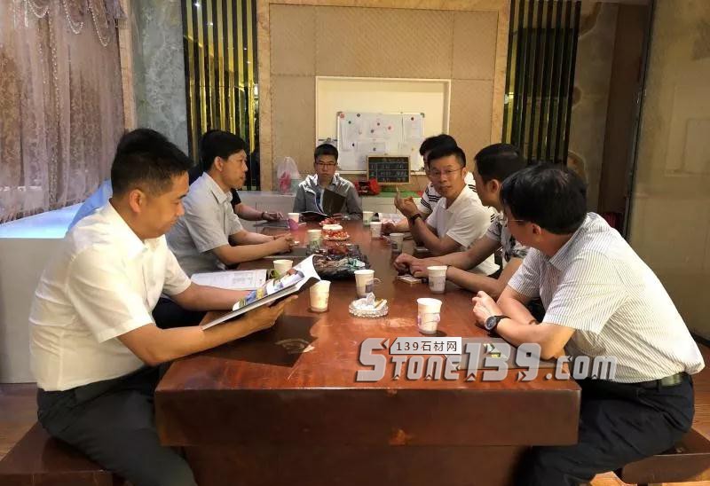 中國新興礦業(yè)考察團(tuán)到水頭考察石材產(chǎn)業(yè)情況，對(duì)接設(shè)立“石材產(chǎn)業(yè)聯(lián)盟與推廣平臺(tái)”事宜