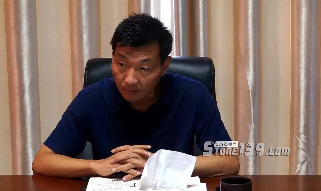 山東汶上縣白石鎮(zhèn)召開石材行業(yè)轉(zhuǎn)型升級調(diào)度會議 汶上縣白石鎮(zhèn)召開石材行業(yè)轉(zhuǎn)型會議現(xiàn)場圖片