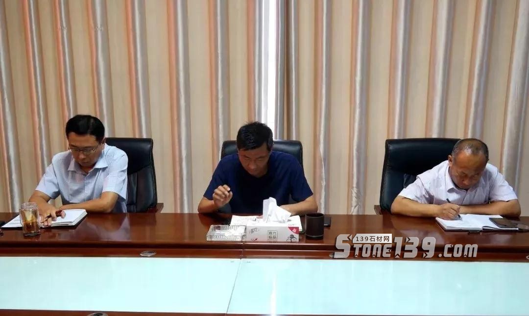 山東汶上縣白石鎮(zhèn)召開石材行業(yè)轉(zhuǎn)型升級調(diào)度會議 汶上縣白石鎮(zhèn)召開石材行業(yè)轉(zhuǎn)型會議現(xiàn)場圖片