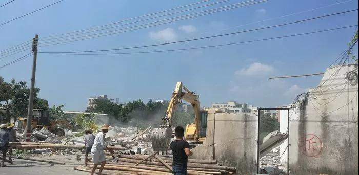 廣東汕頭市龍湖區(qū)全面清理社東路石材加工作坊 廣東汕頭市龍湖區(qū)清理社東路石材加工作坊現(xiàn)場(chǎng)
