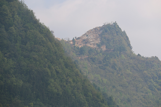 四川廣元市旺蒼縣大河鄉(xiāng)石材礦山過度開采，嚴(yán)重破壞生態(tài)環(huán)境，環(huán)保部門已介入調(diào)查