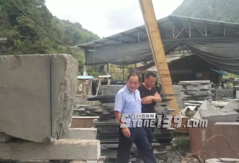 安徽岳西縣（國產(chǎn)黑金沙產(chǎn)地）對7個礦山、10家石材加工廠進(jìn)行聯(lián)合調(diào)查處理
