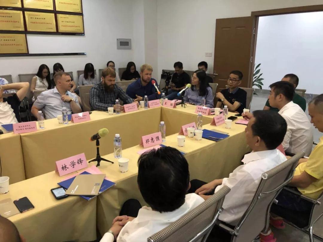 俄羅斯聯(lián)邦卡累利阿自治共和國與水頭花崗石集采平臺簽訂備忘錄 俄羅斯聯(lián)邦卡累利阿自治共和國代表團(tuán)訪問福建水頭花崗巖采集平臺