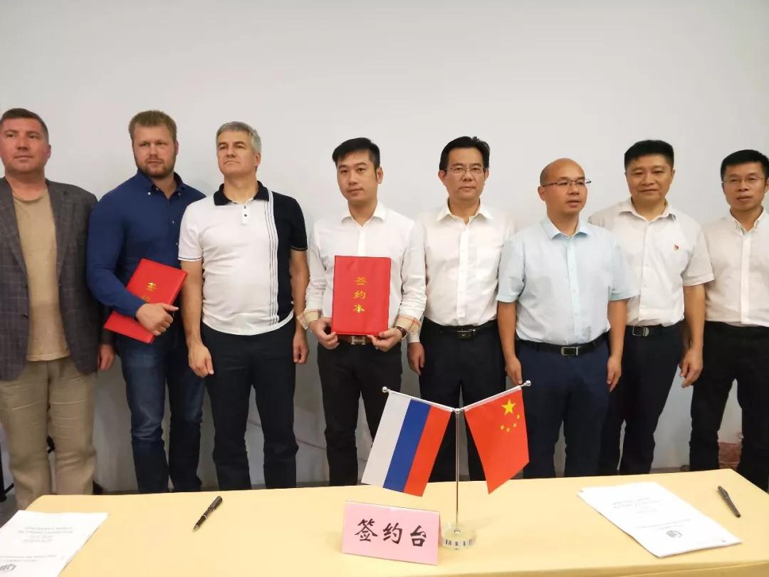 俄羅斯聯(lián)邦卡累利阿自治共和國與水頭花崗石集采平臺簽訂備忘錄 俄羅斯聯(lián)邦卡累利阿自治共和國代表團(tuán)訪問福建水頭花崗巖采集平臺