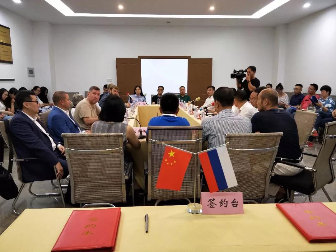 俄羅斯聯(lián)邦卡累利阿自治共和國與水頭花崗石集采平臺簽訂備忘錄 俄羅斯聯(lián)邦卡累利阿自治共和國代表團(tuán)訪問福建水頭花崗巖采集平臺