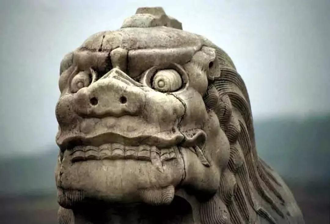 古老的石雕裝飾-皇家雕塑，歷史見證石頭上的滄桑和溫度