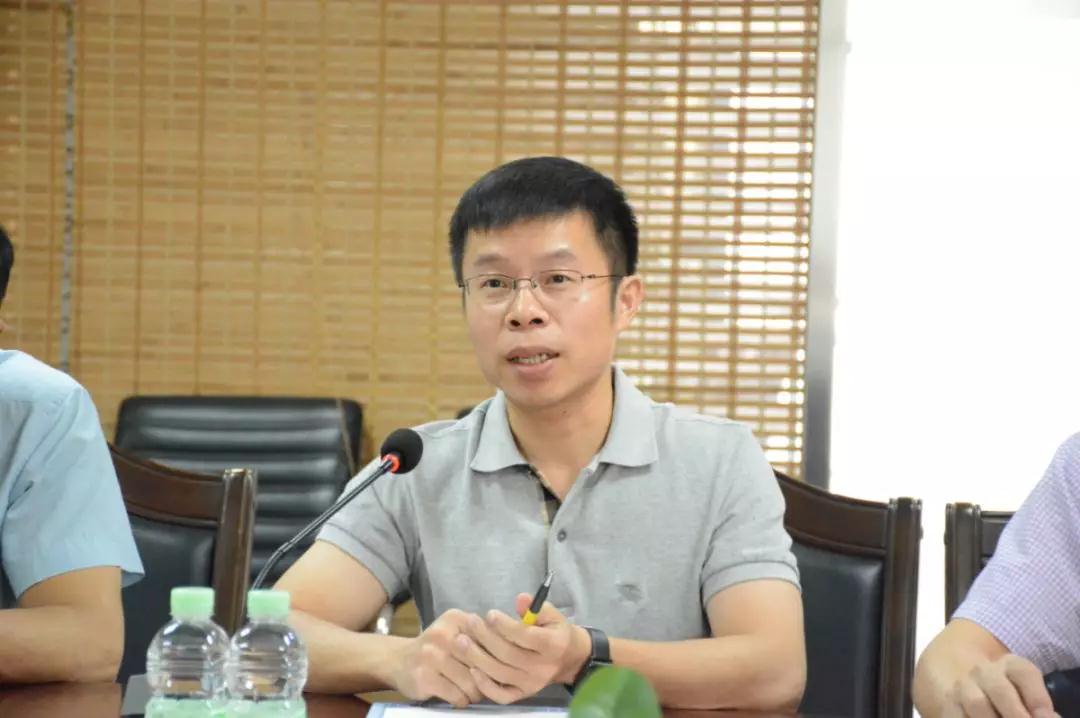 福建南安市石材協(xié)會與中民石材產(chǎn)業(yè)集團簽署戰(zhàn)略合作 南安市石材協(xié)會與中民石材產(chǎn)業(yè)集團簽署戰(zhàn)略合作簽約現(xiàn)場