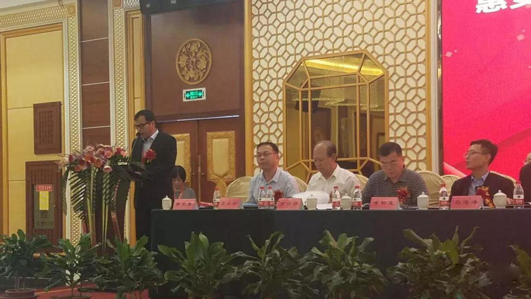 福建惠安縣石雕石材協(xié)會(huì)換屆大會(huì)圓滿舉行 福建惠安縣石雕石材協(xié)會(huì)換屆大會(huì)現(xiàn)場(chǎng)