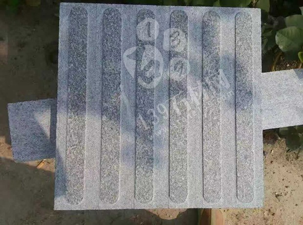 泌陽(yáng)縣【豐達(dá)石材廠】主營(yíng)河南芝麻白(芝麻灰)路沿石