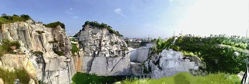 福建漳州臺(tái)商投資區(qū)石材礦山復(fù)綠變身礦坑酒店、礦坑公園