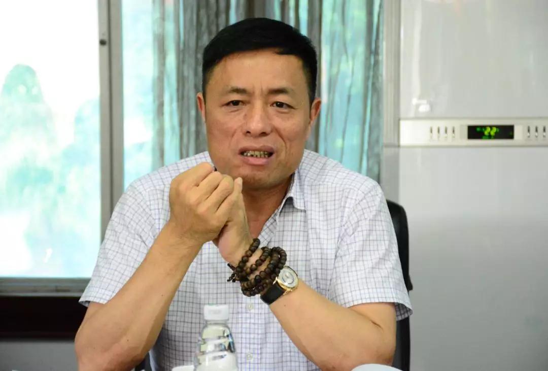 《石材工業(yè)“十四五”發(fā)展規(guī)劃》調(diào)研會(huì)議在華輝石業(yè)股份召開(kāi) 《石材工業(yè)“十四五”發(fā)展規(guī)劃》調(diào)研會(huì)議現(xiàn)場(chǎng)