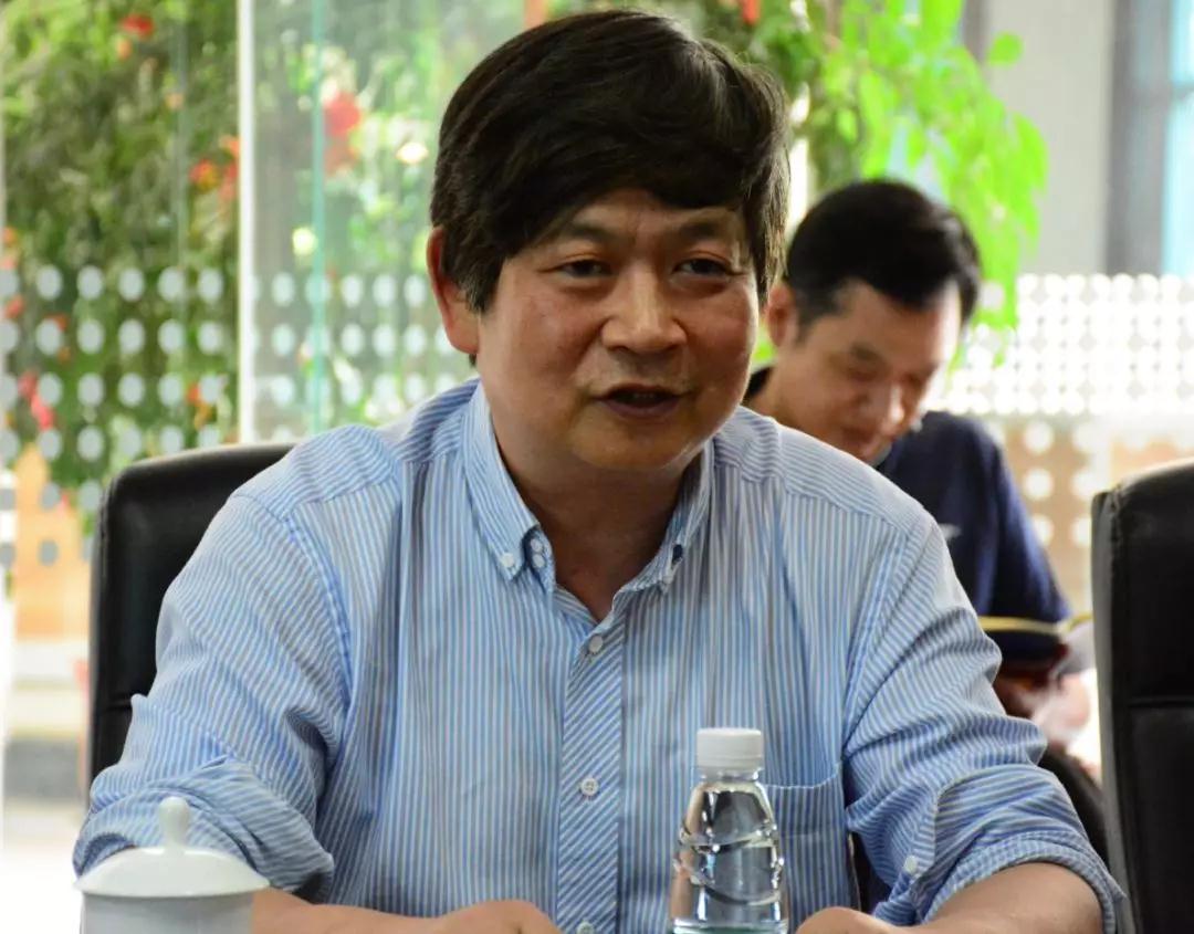 《石材工業(yè)“十四五”發(fā)展規(guī)劃》調(diào)研會(huì)議在華輝石業(yè)股份召開(kāi) 《石材工業(yè)“十四五”發(fā)展規(guī)劃》調(diào)研會(huì)議現(xiàn)場(chǎng)