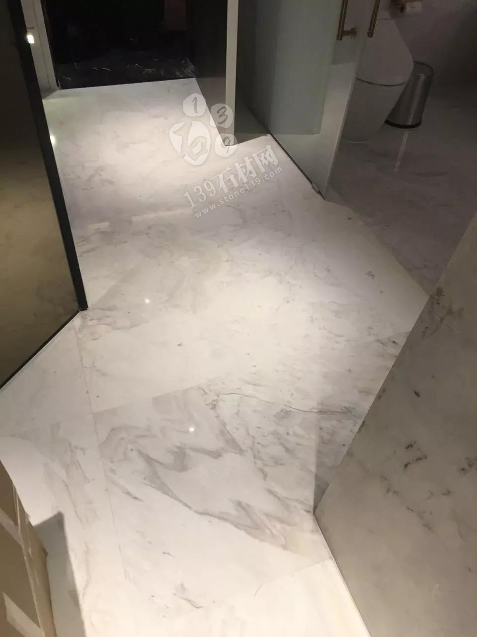 【三興大理石】主營:范思哲藍、直紋白、星白、淺啡網(wǎng)、白玉蘭、大花白、白沙、索菲特金
