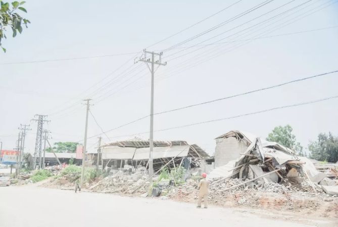 南安市石井鎮(zhèn)“重拳出擊”：取締“三無(wú)”石材加工廠，拆除面積總計(jì)1670平方米