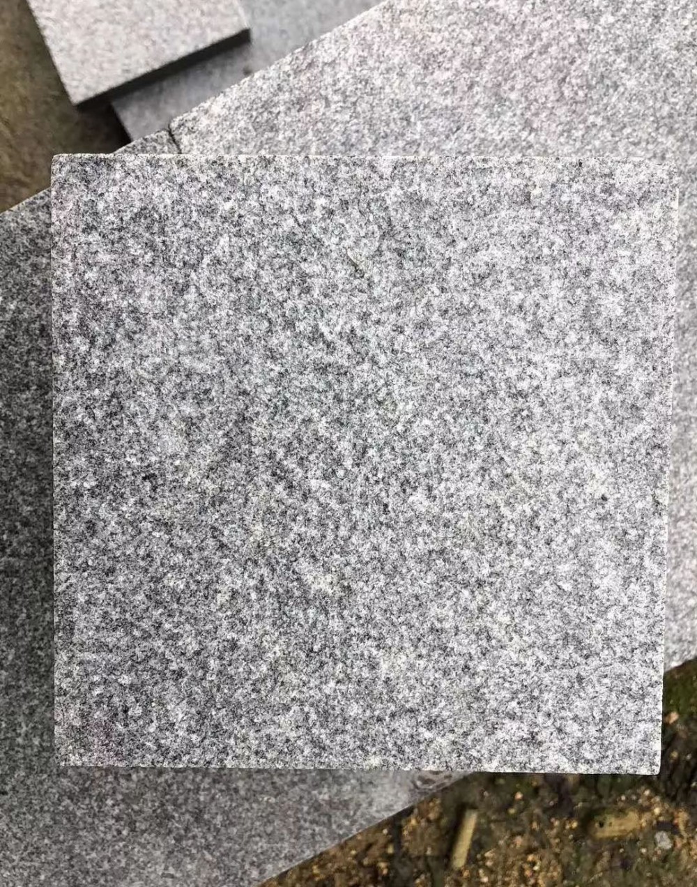 湖北羅田白蓮河石材產(chǎn)業(yè)穩(wěn)步發(fā)展，羅田芝麻灰保質(zhì)保量完成四方來(lái)單！