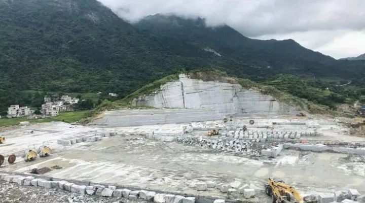 聽說這一屆工程采購(gòu)人在“封開”找到了穩(wěn)定的石材荒料
