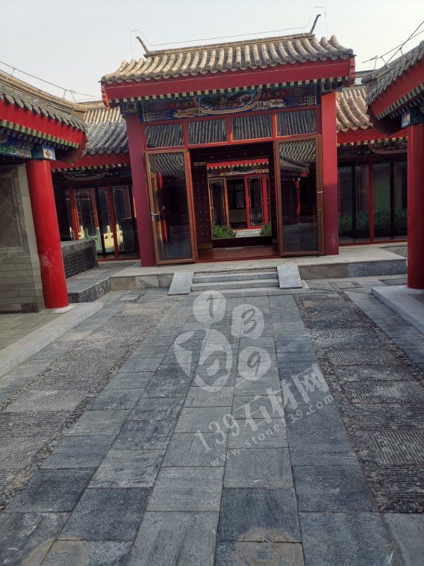 使用青石火燒面、手鑿面、菠蘿面打造的中式復(fù)古風(fēng)庭院