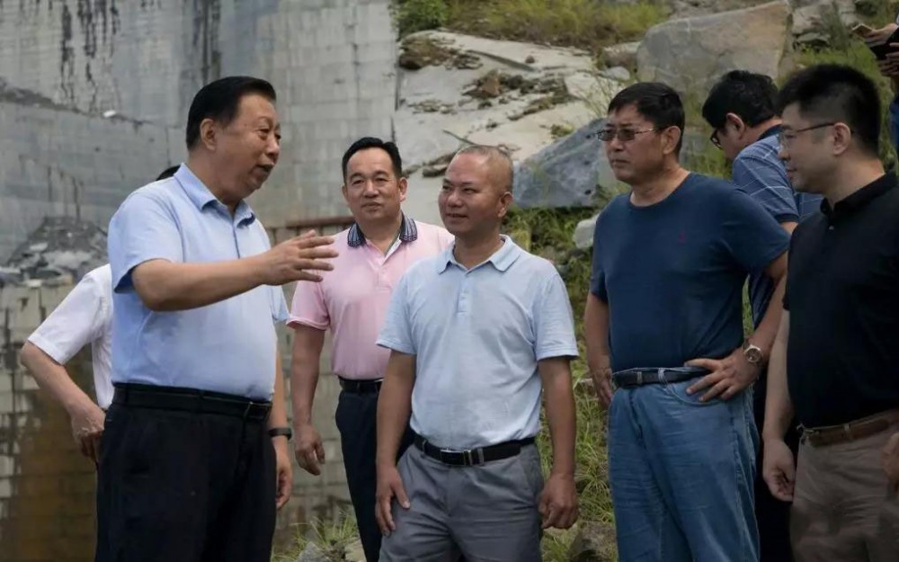 綠色礦山院士行走進(jìn)福建省長(zhǎng)泰縣紀(jì)實(shí)。昔日支柱產(chǎn)業(yè)成“包袱”