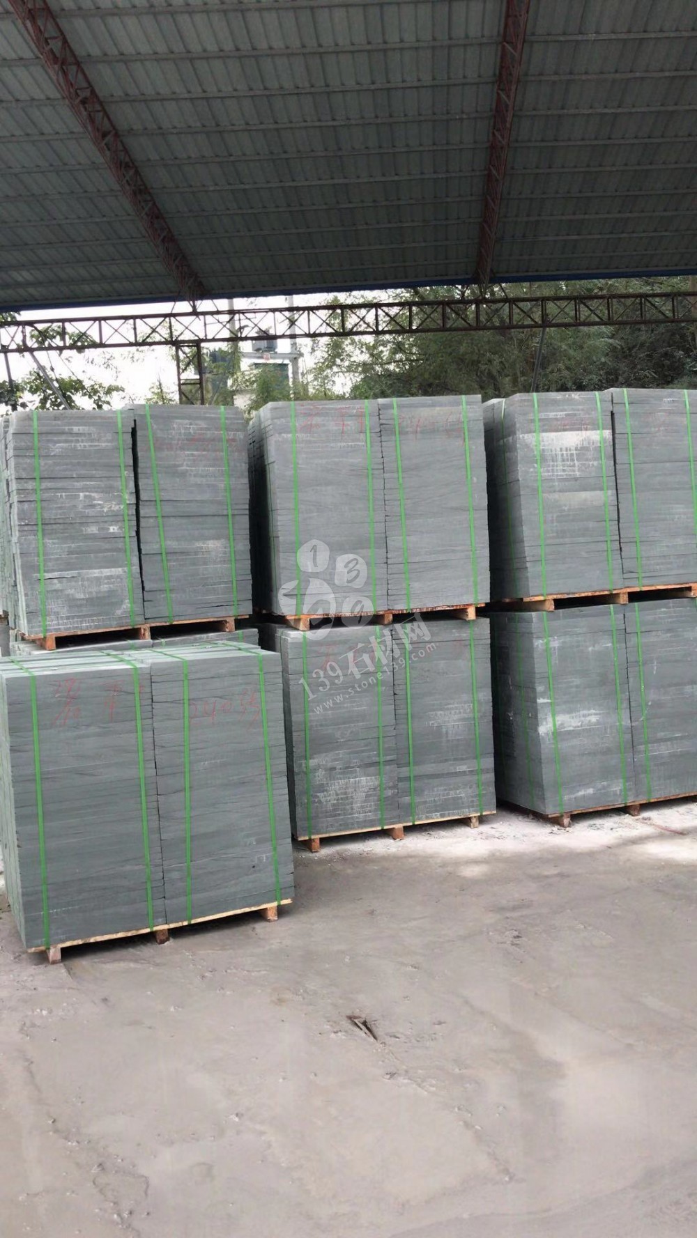 達(dá)州輝騰石材專業(yè)提供青石路沿石、欄桿、地鋪石、臺階石的園林青石產(chǎn)品