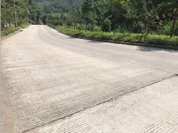 富強(qiáng)石材董事長彭宜斌:“綠色礦山——可持續(xù)發(fā)展勢在必行”演講紀(jì)實