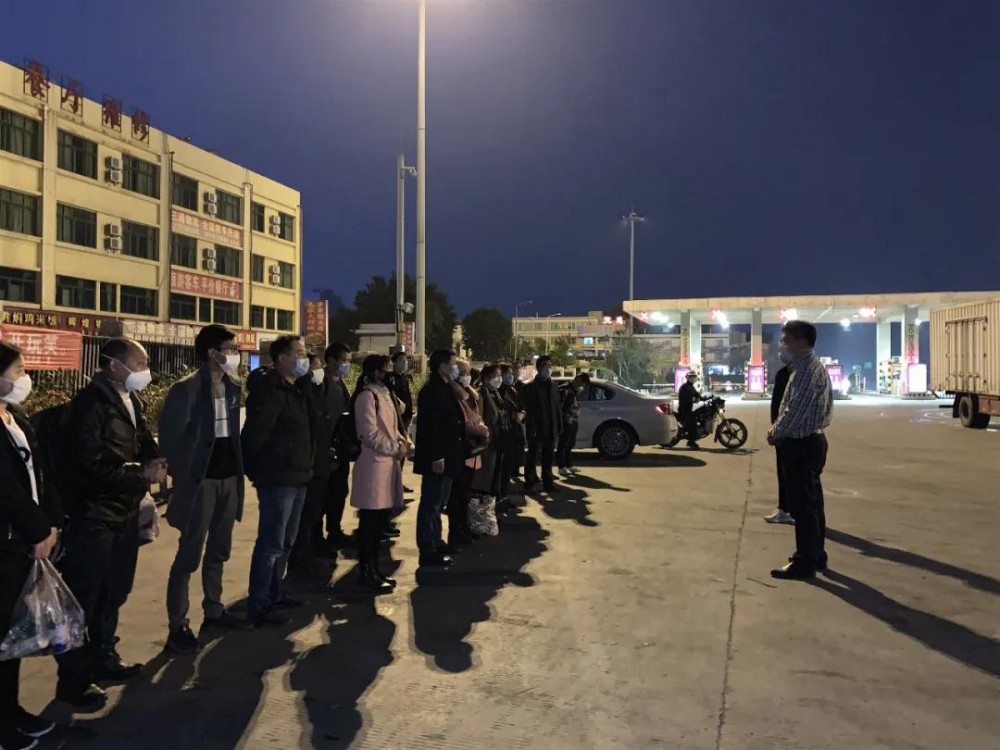 49名省外員工乘政府包車抵達(dá)中國石都福建水頭！