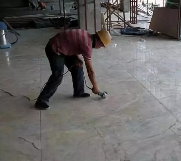 新房大理石地板為什么會(huì)空鼓？都是哪些原因造成的？