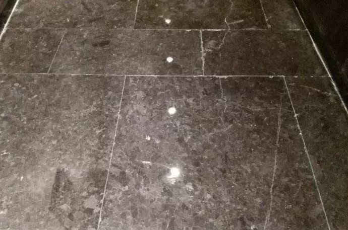 新房大理石地板為什么會(huì)空鼓？都是哪些原因造成的？
