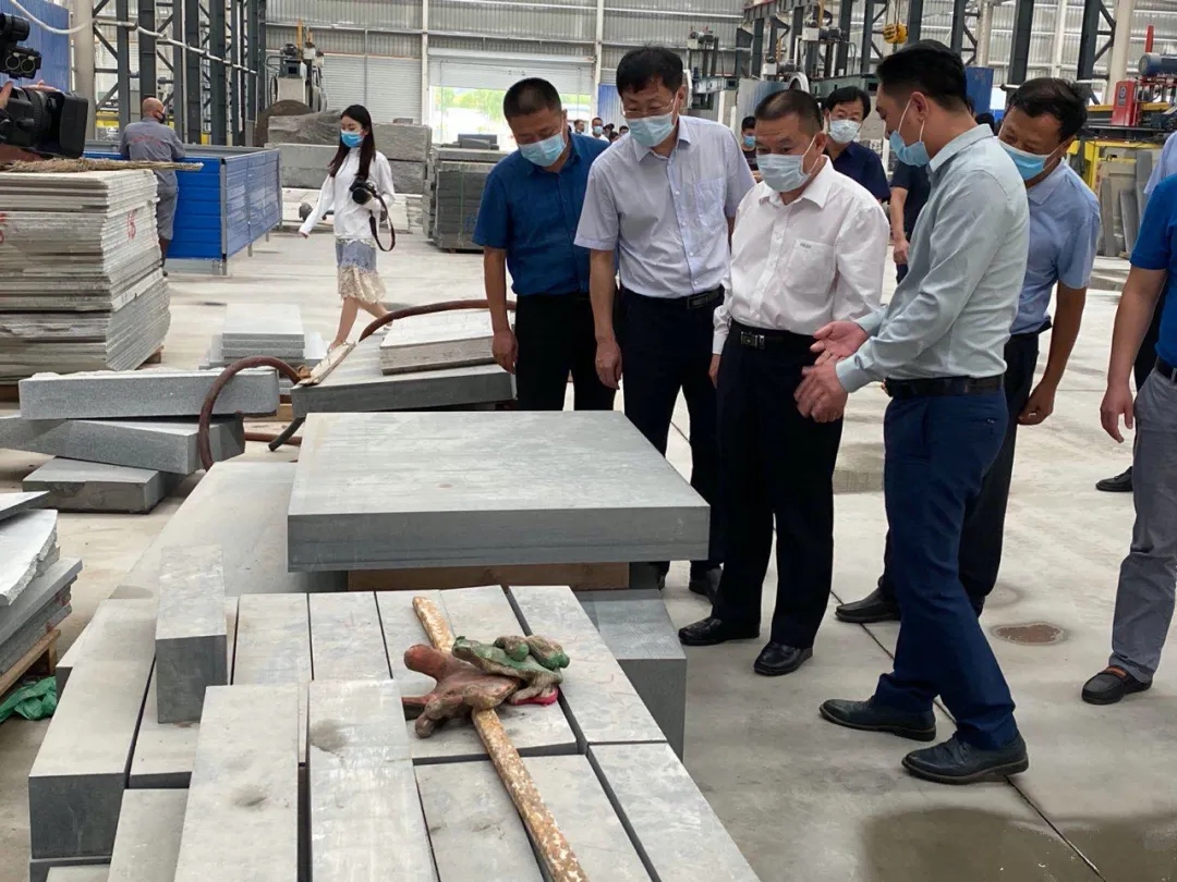 河北滄州市副市長張文閣對黃驊港華業(yè)石材新城進(jìn)行考察調(diào)研活動(dòng)