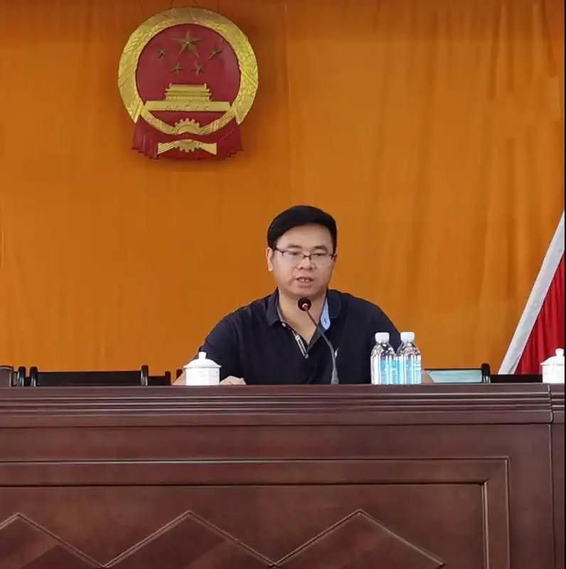 水頭鎮(zhèn)召開固定污染源排污許可發(fā)證登記工作推進(jìn)會(huì)，所有石企9月15日前完成排污證申領(lǐng)