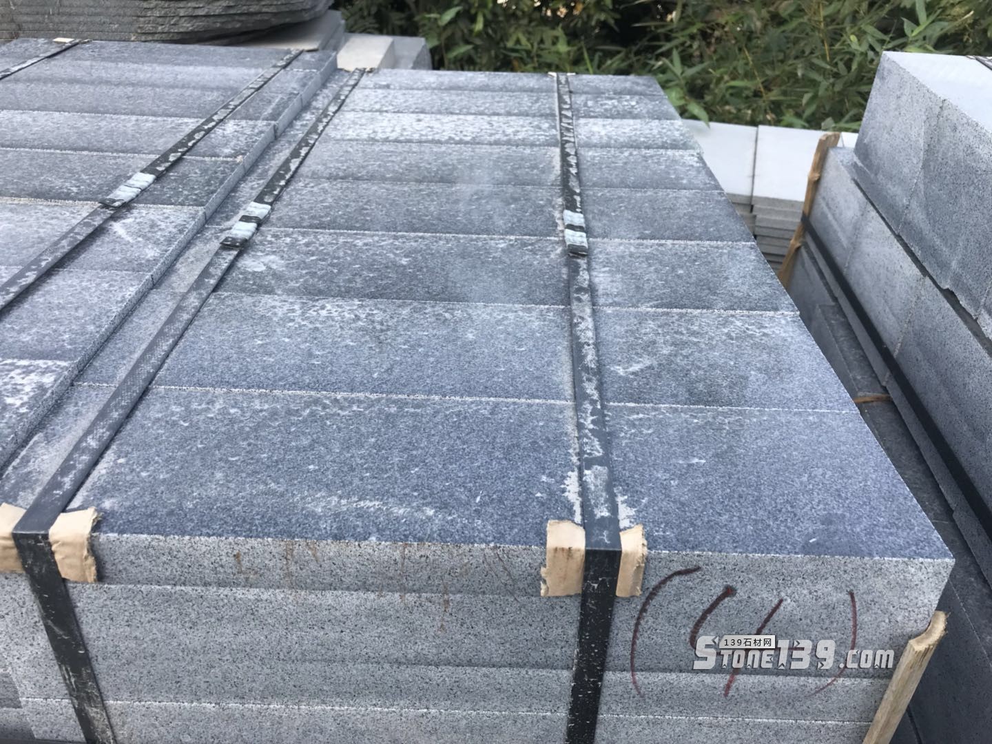 福建芝麻黑（長(zhǎng)泰老礦）石材各種表面及產(chǎn)品展示