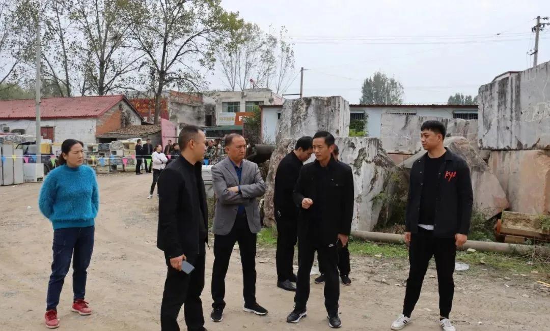 河南南陽淅川縣上集鎮(zhèn)集中開展石材企業(yè)專項(xiàng)整治行動(dòng)
