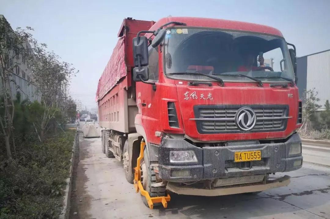 湖北麻城成立專班整治石材產(chǎn)業(yè)貨運車輛，6家企業(yè)被下達責(zé)令整改通知書