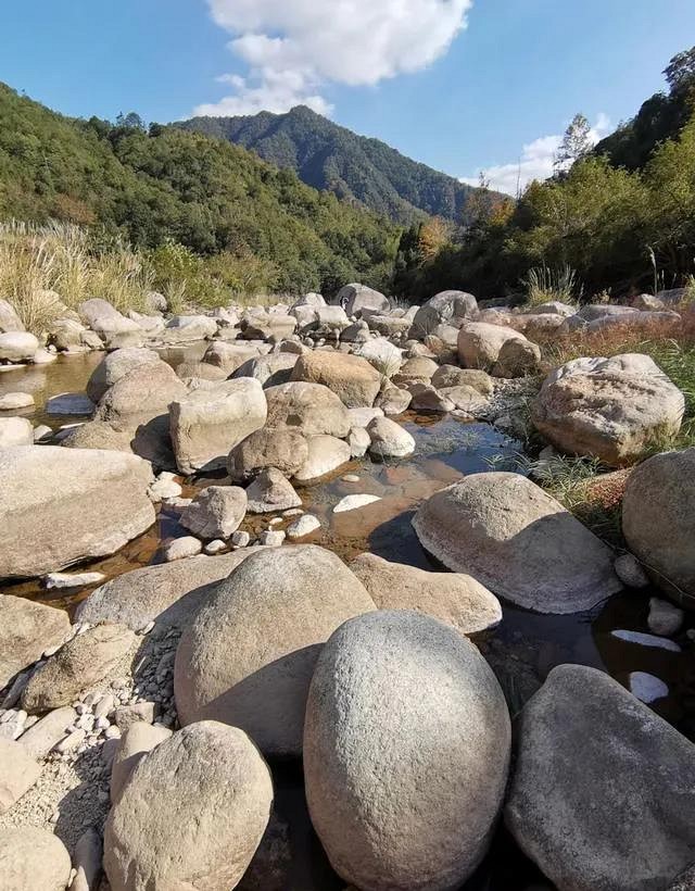 人跡罕至！浙江溫州永嘉這里有條花崗巖石河、平板溪
