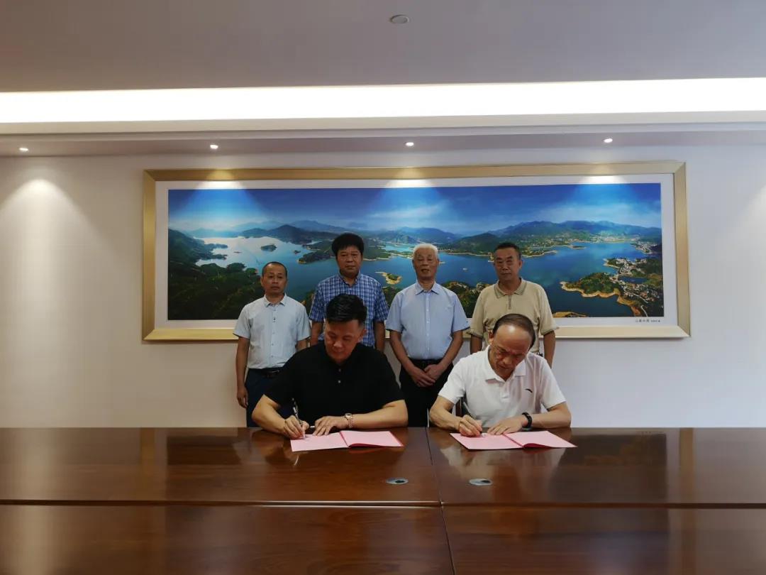 【石界大愛】近期，眾多石企認捐數(shù)千萬，用于開展扶貧濟困、文化教育等慈善公益活動