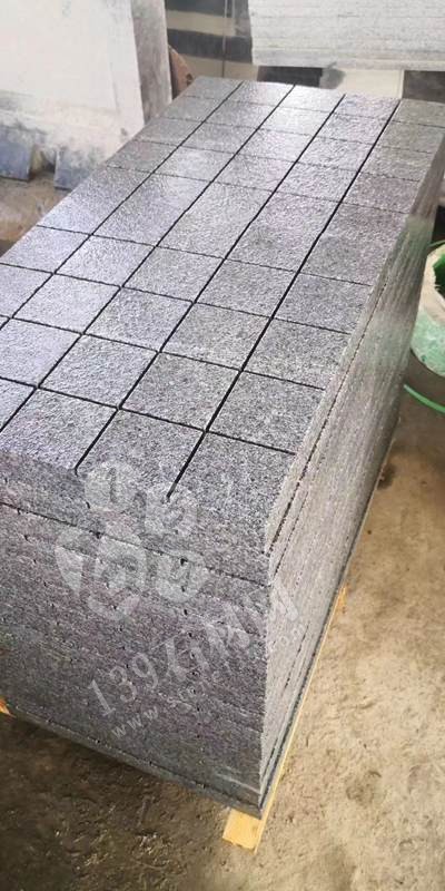 【鐘山大枋石業(yè)】經(jīng)營廣西芝麻黑654毛光板、樹池石、水溝蓋板、馬蹄石、園林環(huán)境等異形石材