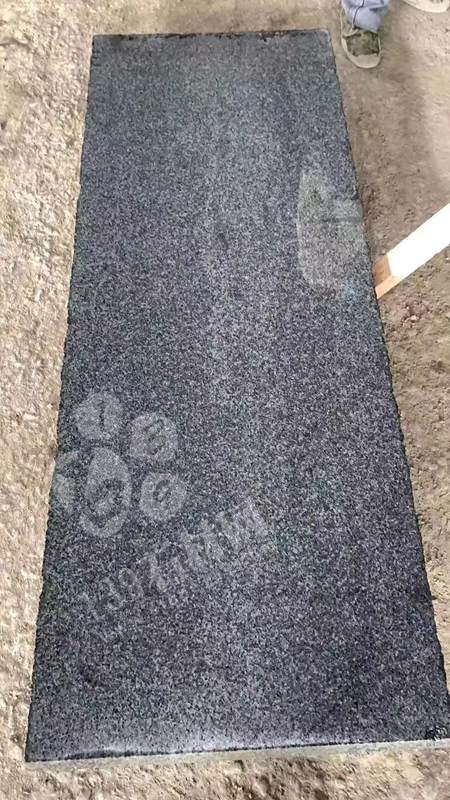 【鐘山大枋石業(yè)】經(jīng)營廣西芝麻黑654毛光板、樹池石、水溝蓋板、馬蹄石、園林環(huán)境等異形石材