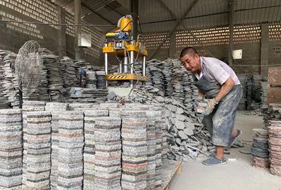 石材廢料加工的冰裂紋、扇形園林地鋪石“隱形冠軍”