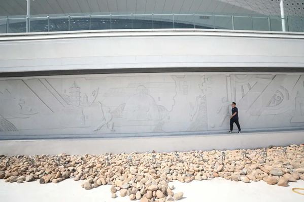 太驚艷！晉江市中運(yùn)主場館這座大型石雕亮相啦！