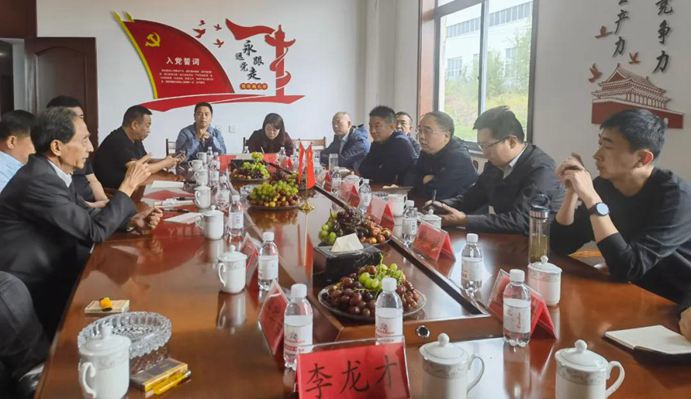 考察幾大知名花崗巖產(chǎn)區(qū)，把中部（麻城）石材產(chǎn)業(yè)園建成中國臨礦產(chǎn)業(yè)集群標桿園區(qū)達成共識