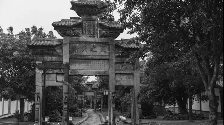 四川隆昌青石產(chǎn)區(qū)青石礦山產(chǎn)品和青石案例欣賞