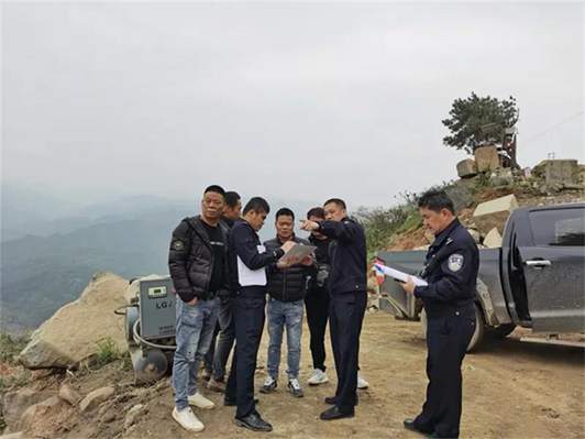 鐘山縣（廣西芝麻黑產(chǎn)地）警方成功偵破！擅自占用林地開采花崗巖石材案件